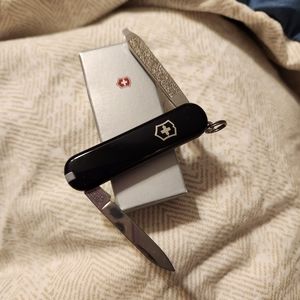 Victorinox executive 81- Black- 3 in 1